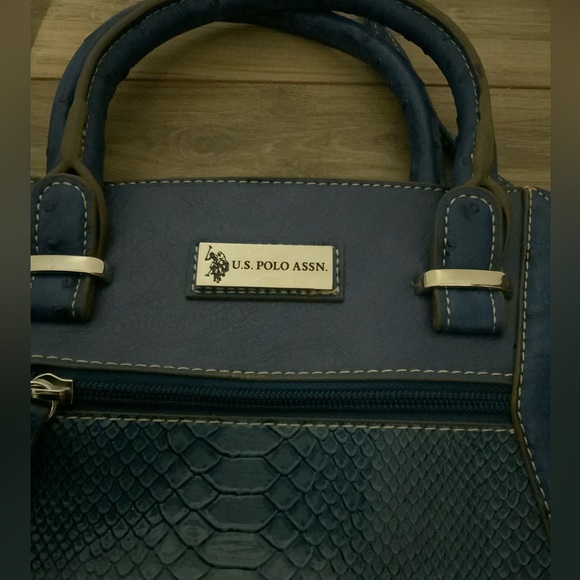 U.S Polo Assn Crossbody Bag - Picture 2 of 3